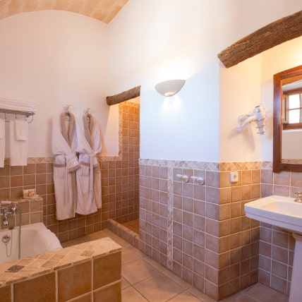 Bathroom with bathtub and vaulted ceilings