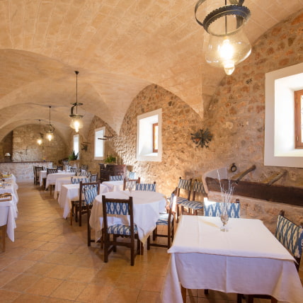 General view of the indoor dining room