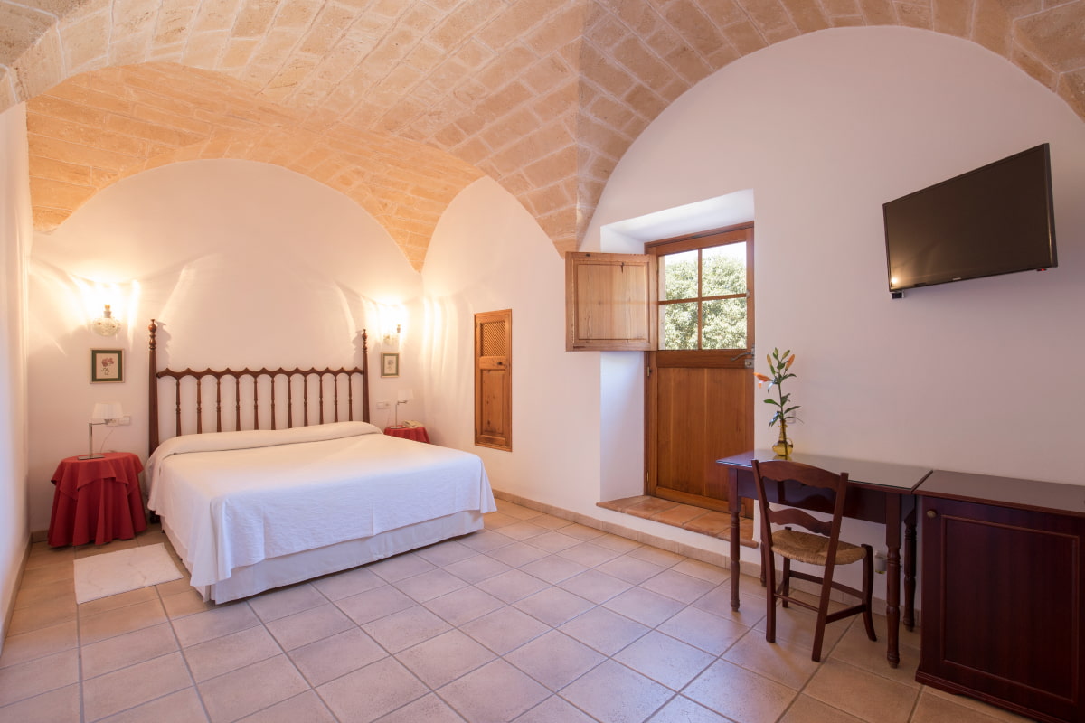 Double room with vaulted ceilings