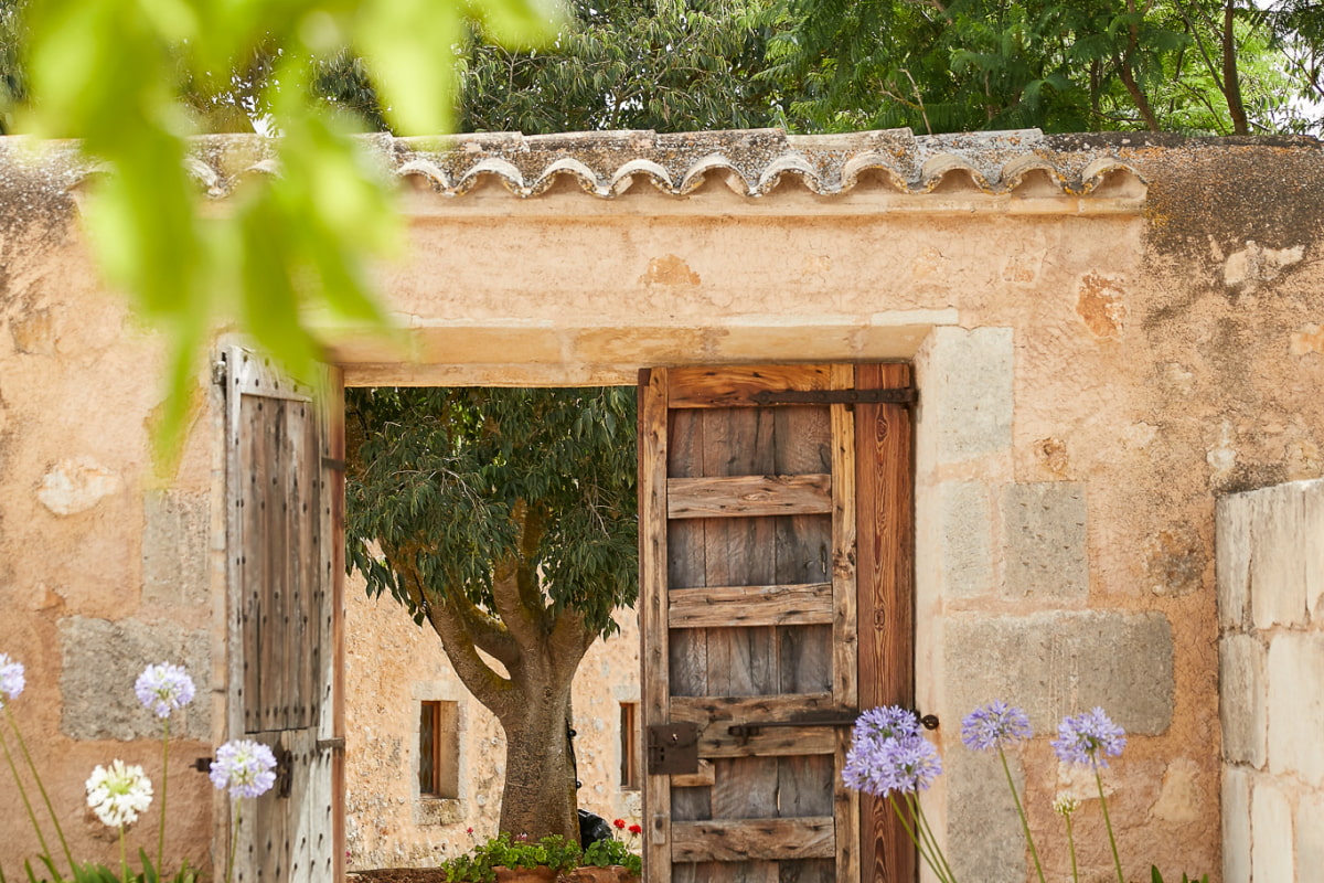 Beautiful entrance gate to the hotel grounds