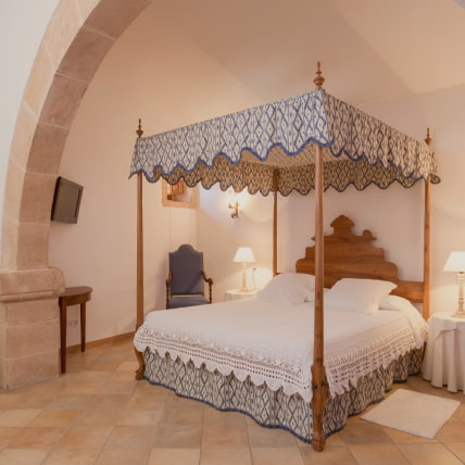 Four-poster double bed with traditional Mallorcan textiles