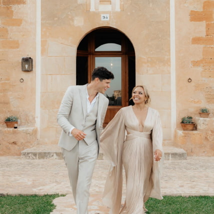 Pareja de novios celebrando su boda en Son Cosmet