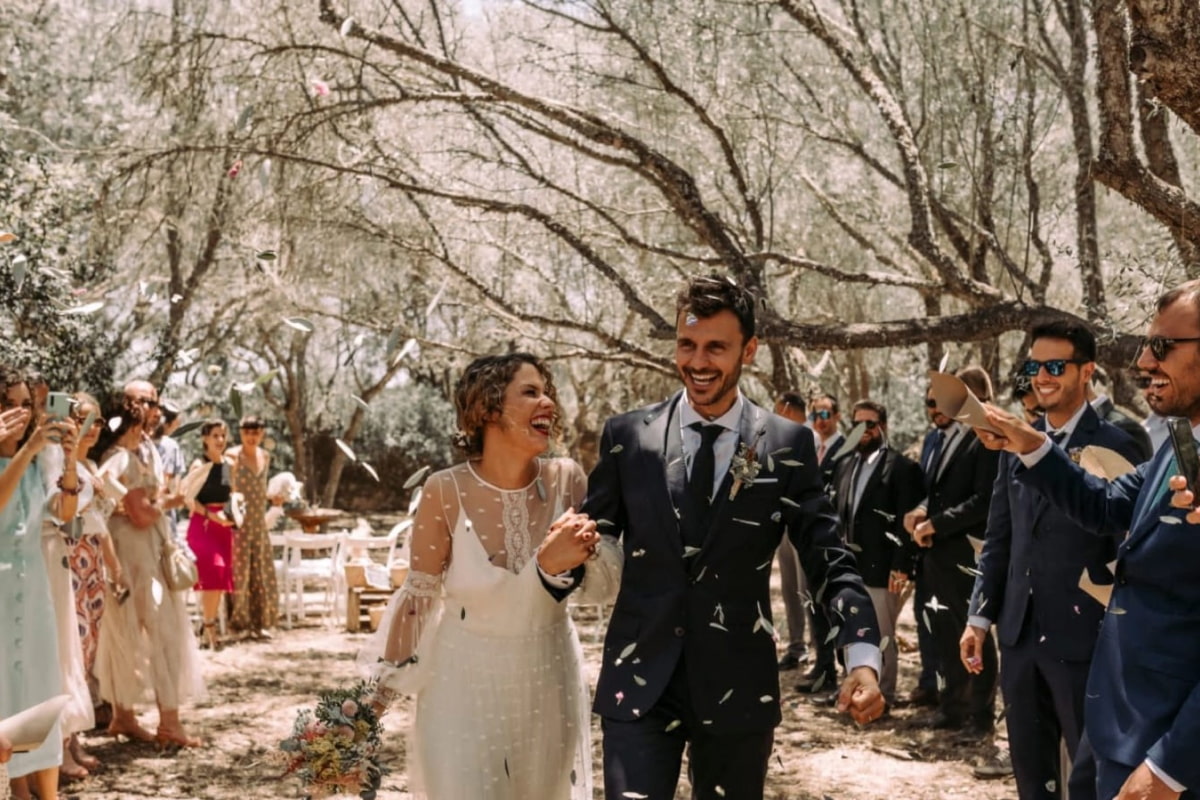 Pareja de novios celebrando su boda en Son Cosmet