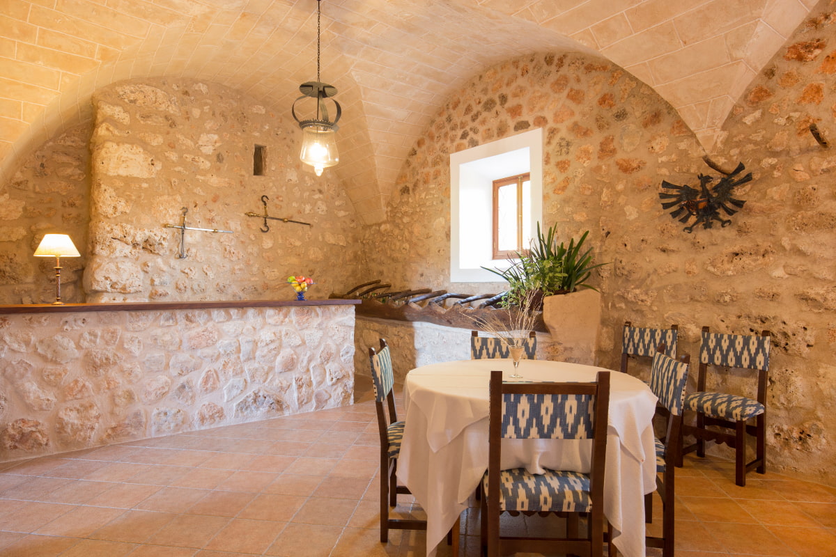 Interior dining room with vaulted ceilings and traditional Mallorcan decoration.