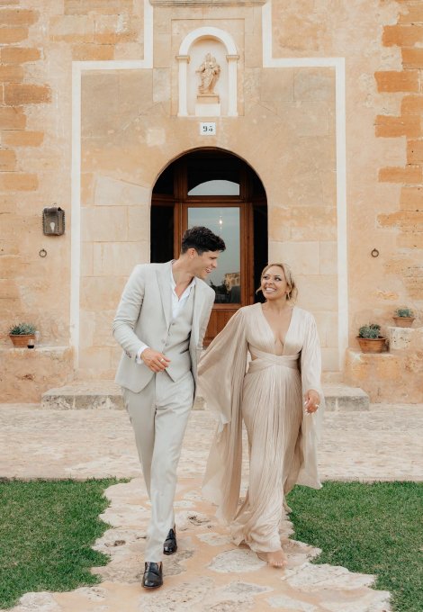 Pareja de novios durante la celebración de su boda en Son Cosmet.